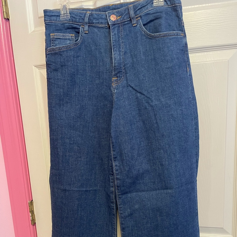 H&M wide leg jeans lighter color on bottom